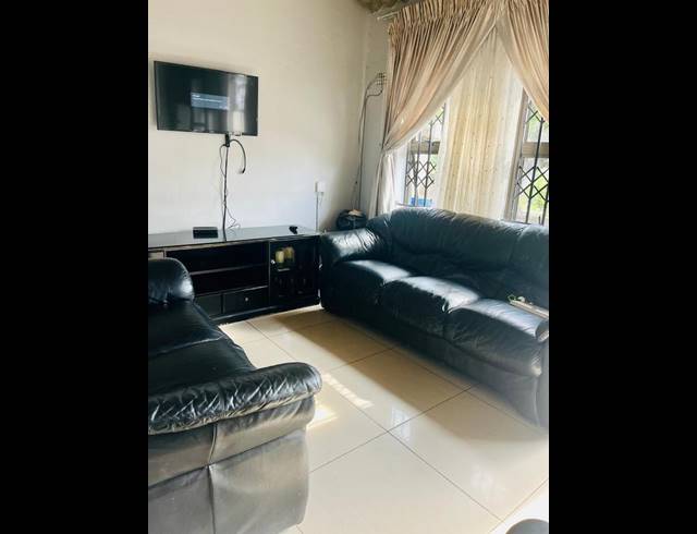 6 BEDROOM HOUSE FOR SALE IN UMLAZI A